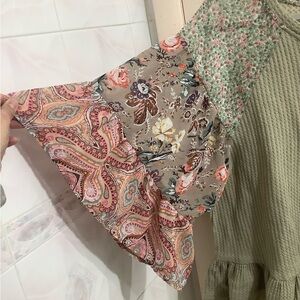 Umgee Textured Knit Top with Floral Trim Size XL